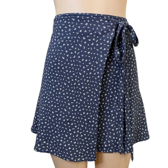 Brandy Melville Skirts Brandy Melville Wrap Skirt Floral One Size Navy White Poshmark